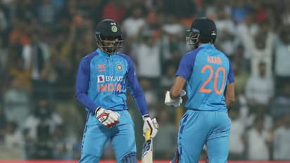 മുന്നിര നിരാശ, ഇഷാനും ഹൂഡയും തിളങ്ങി; ശ്രീലങ്കയ്ക്കെതിരെ ആദ്യ ടി20യില് ഇന്ത്യക്ക് ഭേദപ്പെട്ട സ്കോര്