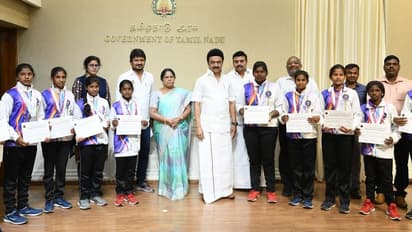 விளையாட்டு போட்டியில் பதக்கம் வென்ற பழங்குடியின மாணவர்களுக்கு முதல்வர் நேரில் வாழ்த்து