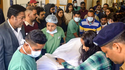 റിഷഭ് പന്തിന്റെ തുടര്‍ ചികിത്സ ഇനി മുംബൈയില്‍; ഓദ്യോഗിക കുറിപ്പ് പുറത്തിറങ്ങി ബിസിസിഐ