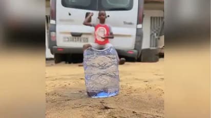 വെള്ളക്കുപ്പിയിലേയ്ക്ക് കൃത്യമായി കല്ലെറിയുന്ന ബാലന്; വീഡിയോയ്ക്ക് പിന്നിലെ രഹസ്യം...