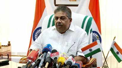 ഗവർണർ സീനിയർ നേതാവ്, പ്രതിപക്ഷം ധർമ്മം ചെയ്യണം; തുടങ്ങിയത് പൂർത്തിയാക്കുമെന്നും മന്ത്രി സജി ചെറിയാൻ