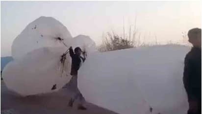 പാചകവാതക പ്രതിസന്ധി: പാക്കിസ്ഥാനില്‍ പ്ലാസ്റ്റിക് കവറുകളില്‍ ഗ്യാസ് നിറച്ച് നാട്ടുകാര്‍