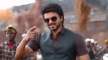 'வாரிசு' படத்தின் வெற்றியை இயக்குனர் வம்சி மற்றும் தயாரிப்பாளருடன் கொண்டாடிய தளபதி விஜய்! வைரலாகும் போட்டோஸ்!