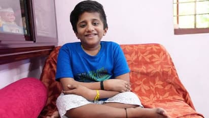 പാട്ടാണ് കൂട്ട്; ആദിത്യയും ഒപ്പം അമ്മയുമച്ഛനും നടന്ന വഴികളിൽ കൈപിടിച്ച അതിജീവനത്തിന്റെ സംഗീതം...