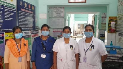 தமிழக அரசின் பணி நீக்கம் அறிவிப்புக்கு எதிர்ப்பு... கருப்பு பட்டை அணிந்தபடி பணியாற்றிய செவிலியர்கள்!!