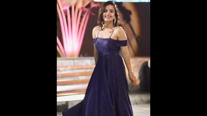 బౌండరీలు బ్రేక్‌ చేసిన బిగ్‌ బాస్‌ బ్యూటీ.. జాకెట్‌ లేకుండా స్లీవ్‌లెస్‌ గౌనులో సిరి హోయలు.. బర్త్ డే ట్రీట్‌ 