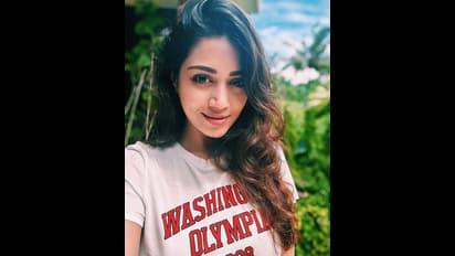 సెల్ఫీలతో ఆల్మోస్ట్ పడగొట్టేసిన నివేతా పేతురాజ్.. క్యాజువల్స్ లోనూ కేక పెట్టిస్తున్న యంగ్ బ్యూటీ!