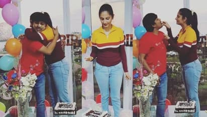 బిగ్ బాస్ భామతో దుబాయ్ చెక్కేసిన జబర్దస్త్ కమెడియన్... రాకింగ్ రాకేష్-సుజాత రొమాంటిక్ ఫోటోలు వైరల్ 