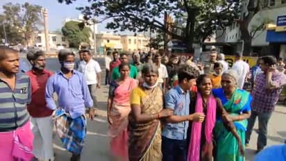 தூய்மைப் பணியாளர் வேலை நேரத்தை மாற்றக்கோரி கோவையில் போராட்டம்