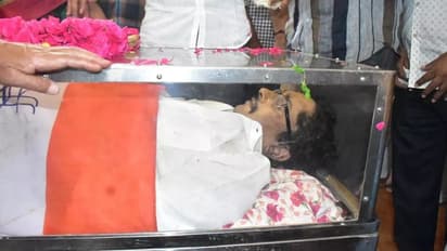 மாரடைப்பால் மரணமடைந்த காங். எம்எல்ஏ திருமகன் ஈவெரா… ஈரோடு மின்மயானத்தில் உடல் தகனம்!!