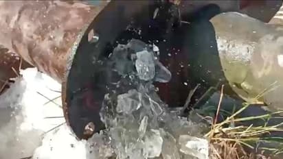 தண்ணீர் குழாயில் ஐஸ்கட்டிகள்! கடும் குளிரில் நடுங்கும் காஷ்மீர்!