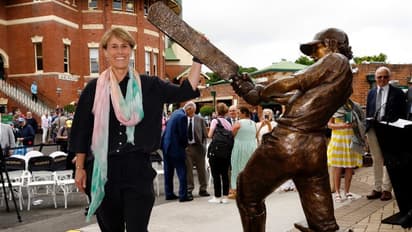 ప్రపంచంలో మొట్టమొదటి మహిళా క్రికెటర్ విగ్రహం.. ఆసీస్ మాజీ కెప్టెన్ బెలిండా క్లార్క్‌కి అరుదైన గౌరవం...