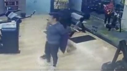 ജിമ്മിൽ വർക്കൗട്ടിനിടെ ഹോട്ടലുടമ കുഴഞ്ഞുവീണ് മരിച്ചു -വീഡിയോ