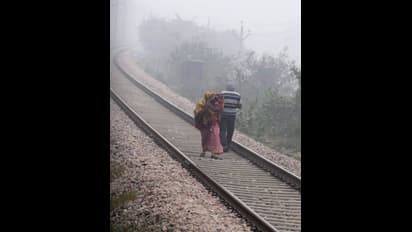 कोहरे-खराब मौसम से कुछ दूर भी नहीं देख पा रहे पायलट्स, घंटों देरी से चल रही ट्रेंनें, यहां देखिए NR की लिस्ट