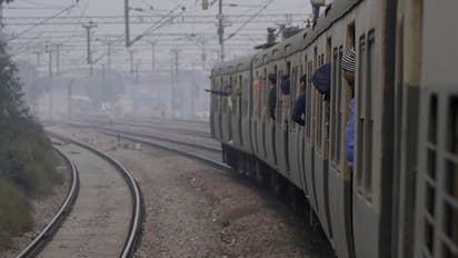 Temperature in Delhi dips to 3 degrees Celsius after 2 years; cold wave to persist today