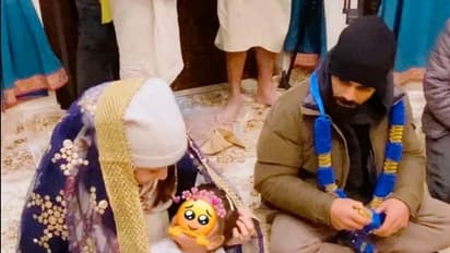 ವೃಂದಾವನ ಆಶ್ರಮದಲ್ಲಿ ವಮಿಕಾ ಜೊತೆ ಅನುಷ್ಕಾ-ವಿರಾಟ್; ವಿಶೇಷ ಪೂಜೆ ಸಲ್ಲಿಸಿದ ಸ್ಟಾರ್ ದಂಪತಿ ಫೋಟೋ ವೈರಲ್ 