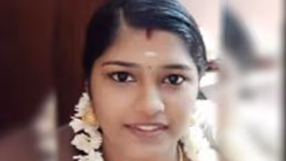 ಪತಿಯ ಬೆದರಿಸಲು ಹೋಗಿ ಬೆಂಕಿ ಹಚ್ಚಿಕೊಂಡ ಗರ್ಭಿಣಿ ಪತ್ನಿ: ಮಗು ಸಾವು