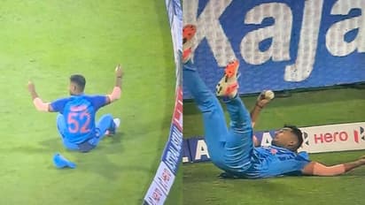 ഇതാണ് അരങ്ങേറ്റം, ആദ്യ രാജ്യാന്തര ക്യാച്ചില് തന്നെ വണ്ടറടിപ്പിച്ച് രാഹുല് ത്രിപാഠി- വീഡിയോ