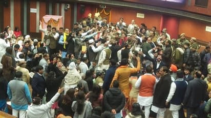 ദില്ലിയിൽ തർക്കം തുടരുന്നു: എംസിഡി സ്റ്റാന്റിംഗ് കമ്മിറ്റി തെരഞ്ഞെടുപ്പ് അലങ്കോലമായി, വീണ്ടും നിർത്തിവെച്ചു