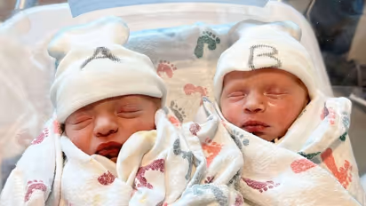 ഇരട്ടക്കുട്ടികള്, ഒരാള് പിറന്നത് 2022-ല്, മറ്റേയാള് 2023-ല്!