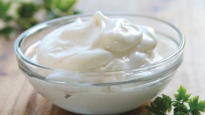 പച്ചമുട്ട ഉപയോഗിച്ച് ഉണ്ടാക്കുന്ന മയോണൈസ് നിരോധിച്ചു; തീയതിയും സമയവുമുള്ള സ്റ്റിക്കര്‍ പാഴ്സലിൽ നിര്‍ബന്ധം