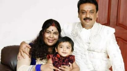 இன்னும் விவாகரத்து ஆகவில்லை: எப்படி 4ஆவது திருமணம்? நடிகர் நரேஷின் 3ஆவது மனைவி சரமாரி கேள்வி!