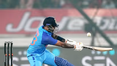  കണ്ണും പൂട്ടിയടിക്കാന്‍ പഠിപ്പിച്ചത് ദക്ഷിണാഫ്രിക്കന്‍ യുവതാരമെന്ന് സൂര്യകുമാര്‍ യാദവ്