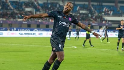 ISL 2022-23: Mauricio's brace dents East Bengal's playoff challenge as Odisha FC move to fifth