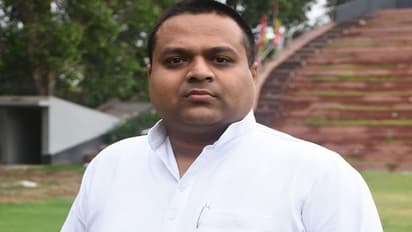 सपा मीडिया सेल ट्विटर हैंडल संचालक मनीष जगन अग्रवाल को पुलिस ने किया गिरफ्तार, जानिए क्या था पूरा मामला