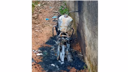 ലഹരി വില്പ്പനയ്ക്കെതിരെ പ്രതികരിച്ച ബ്രാഞ്ച് സെക്രട്ടറിയുടെ ബൈക്ക് കത്തിച്ചു; പ്രതിഷേധം