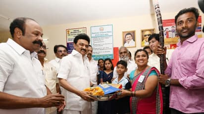 பொங்கல் பரிசு தொகுப்பை ஒரு நாளில் எத்தனை பேர் வாங்கலாம்? டோக்கனில் என்னென்ன தகவல் இருக்கும்?