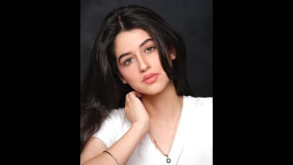 ಯಾವುದೇ ಬಾಲಿವುಡ್‌  ನಟಿಗೂ ಕಡಿಮೆ ಇಲ್ಲ ರಿಂಕಿ ಖನ್ನಾ ಮಗಳು ನವೋಮಿಕಾ ಸರನ್ !