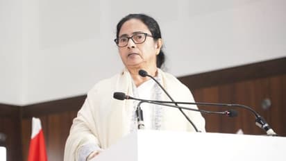 'ലോക്സഭാ തെരഞ്ഞെടുപ്പില് ഒറ്റയ്ക്ക് മത്സരിക്കും'; സഖ്യത്തിനില്ലെന്ന് മമതാ ബാനര്ജി