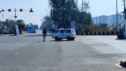   इंदौर में महिला कांस्टेबल ने बीच सड़क पर रोक दिया PM मोदी का काफिला, फिर जो किया उसने दिल जीत लिया