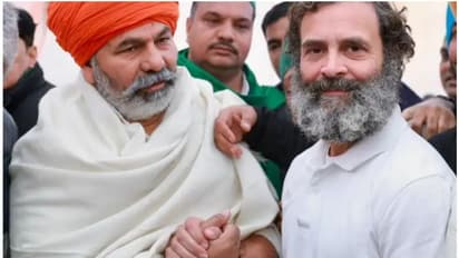 ജോഡോ യാത്രക്ക് കർഷകരുടെ പ്രിയമേറുന്നു; രാഹുലിന്റെ കൈ പിടിച്ച്, സ്നേഹം പങ്കിട്ട്, പിന്തുണ അറിയിച്ച് ടിക്കായത്