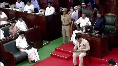 இது ஜனநாயகத்திற்கு நல்லதல்ல! ஒரே ட்வீட் போட்டு ஆளுநரையும், திமுகவையும் சீண்டிய விஜய்! 