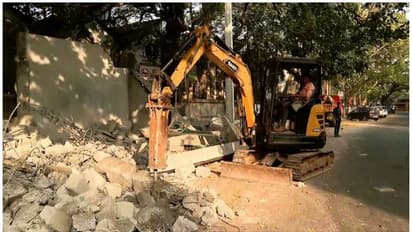 മിഠായിത്തെരുവിലെ അനധികൃത നിർമാണങ്ങൾ പൊളിച്ചുനീക്കുന്നു, നടപടി കോർപ്പറേഷന്റെ നേതൃത്വത്തിൽ 