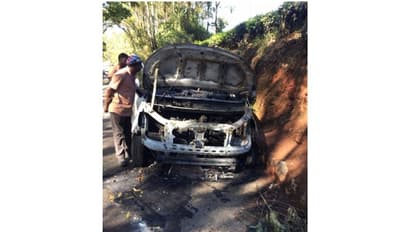 മൂന്നാറില് ഓടിക്കൊണ്ടിരുന്ന കാറിന് തീ പിടിച്ചു; യാത്രക്കാര് രക്ഷപ്പെട്ടത് തലനാരിഴയ്ക്ക്