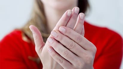 உள்ளங்கால், கைகளில் அதிக வியர்வை? தவிர்க்க சூப்பரான வழிகள் இங்கே..!!