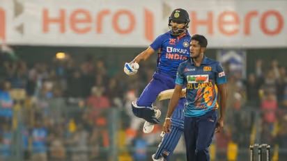 IND vs SL 2022-23, 1st ODI: Supporters run amok as 'GOAT' Virat Kohli slams 45th ODI century