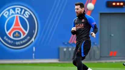 Is PSG pushing Lionel Messi for contract talks?