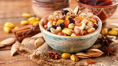 തണുപ്പുകാലത്ത് ഡയറ്റില്‍ ഉള്‍പ്പെടുത്താം നട്സ്; അറിയാം ഗുണങ്ങള്‍... 