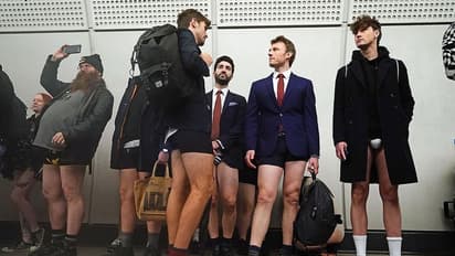 No Trousers Day: பாரம்பரிய முறையில் பேண்ட் அணியாமல் திரியும் லண்டன் மக்கள்!