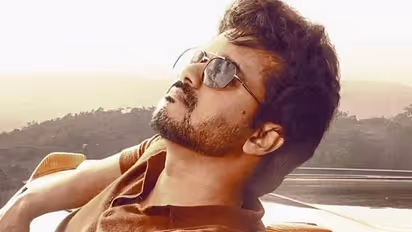 ரஜினி, அஜித் கூட நெருங்க முடியாது? சம்பள விஷயத்தில் பாலிவுட் நடிகர்களை மிஞ்சிய விஜய்! மிரளும் தயாரிப்பாளர்கள்!