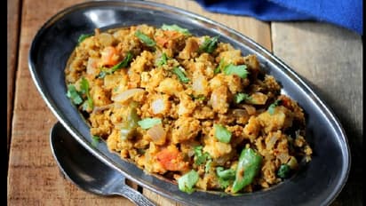 மீந்து போன சப்பாதியும், பன்னீரும் வச்சி இப்படி ஒரு டைம் டிபன் செய்ங்க.. குழந்தைங்க விரும்பி சாப்பிடுவாங்க!