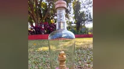 Hockey World Cup 2023: ओडिशा के आर्टिस्ट की अनोखी कलाकारी, हॉकी स्टिक-बॉल को बॉटल में कैद किया