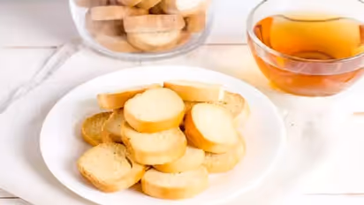 రస్క్ లను మరీ ఎక్కువగా తింటే రిస్క్ లో పడతారు జాగ్రత్త.. 