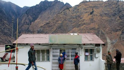 क्या वाकई हर साल 2.60 इंच धंस रहा जोशीमठ, कुछ अफवाहें भी फैलाई जा रहीं, पढ़िए वो सबकुछ, जो आप जानना चाहते हैं?