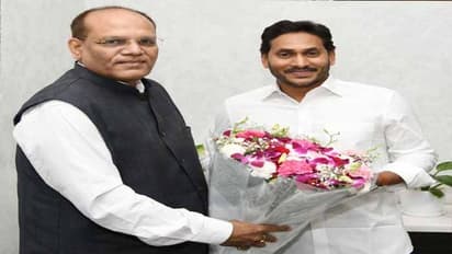 ఏపీ సీఎం జగన్, సీఎస్ జవహర్ రెడ్డితో సీనియర్ ఐఎఎస్ అధికారి సోమేష్ కుమార్ భేటీ
