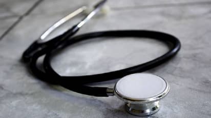 രണ്ടു പതിറ്റാണ്ടോളമായി മനശാസ്ത്രജ്ഞ ചമഞ്ഞു, 60 -കാരി സമ്പാദിച്ചത് 8.16 കോടി